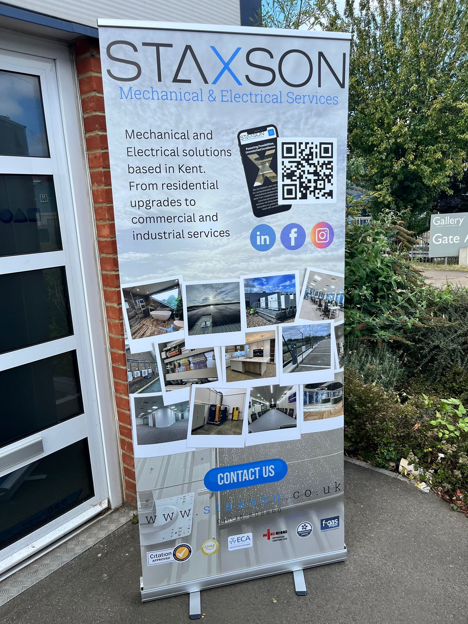 Staxson Raptor Roller Banner